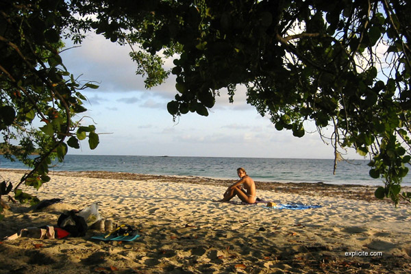 explicite-art/1-sandrine_showing_pink_at_the_beach/11.jpg