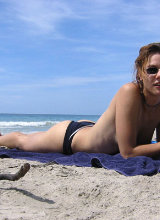 sandrine-showing-pink-at-the-beach/12.jpg