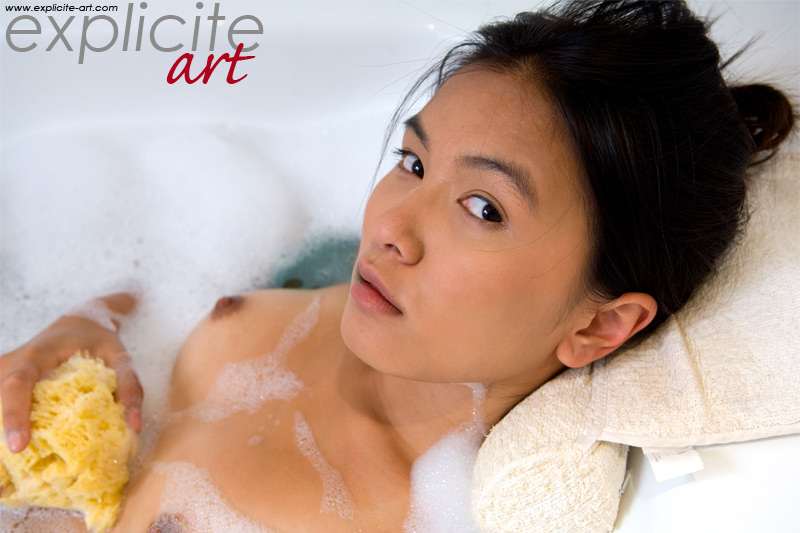 explicite-art/2223-yoko-asian_teen_bathing/2.jpg