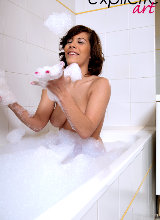 nikita-bellucci-and-coco-charnelle-in-tub/5.jpg