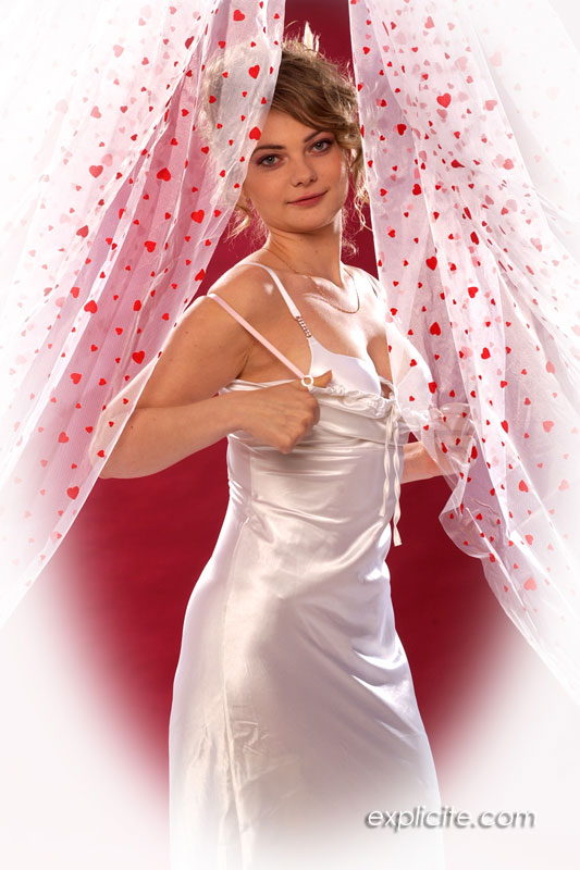 explicite-art/299-nikki-blonde_babe_plays_barbie_doll/2.jpg